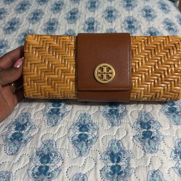 Tory Burch Handbags - Perfect condition Pre-Loved Tory-Burch clutch